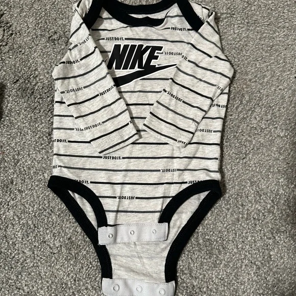Nike Striped Baby Bodysuit & Pants Set - Black & Heather Gray - Picture 2 of 6